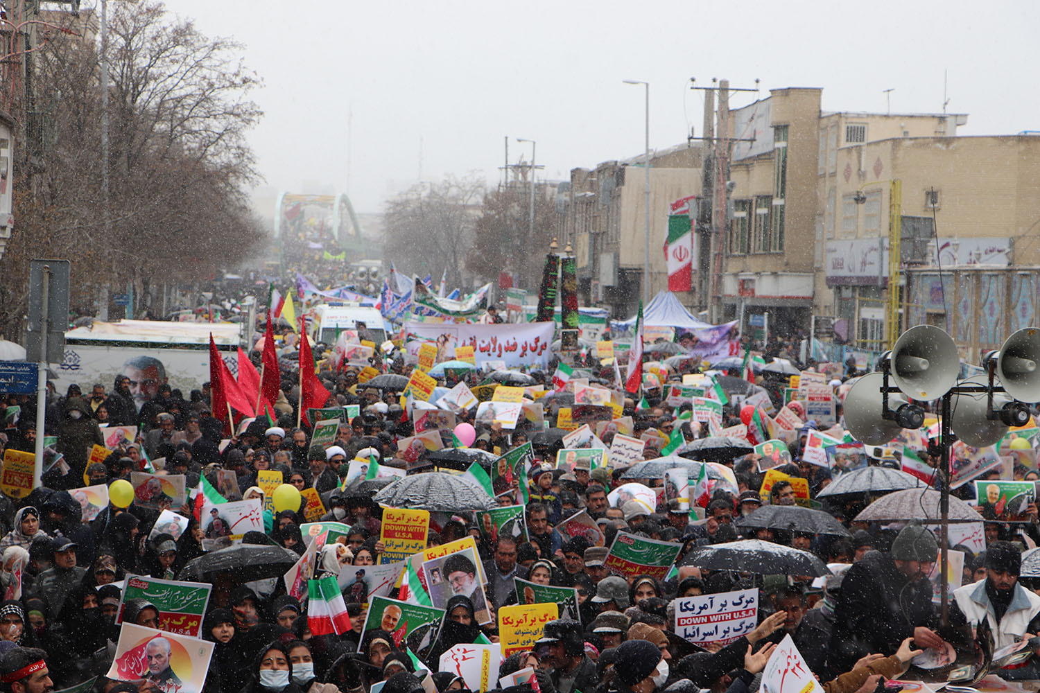 حضور حماسی مردم کلانشهر اراک در راهپیمایی ۲۲بهمن