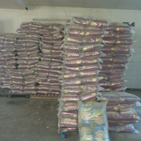 کشف ۱۵ تن برنج قاچاق از یک انبار در اراک